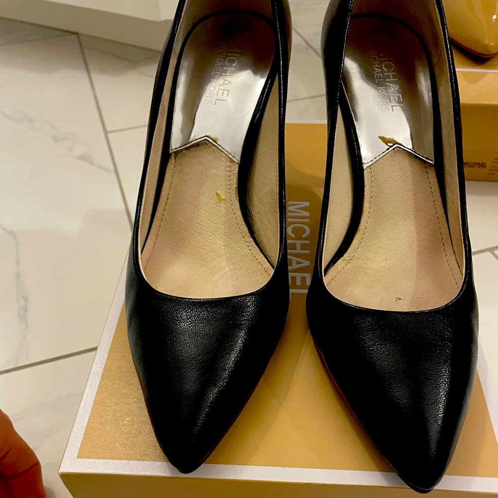 Black Michael kors pumps